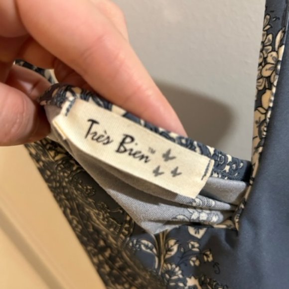 Tres Bien Blue and Grey floral tank with open back - Picture 3 of 3